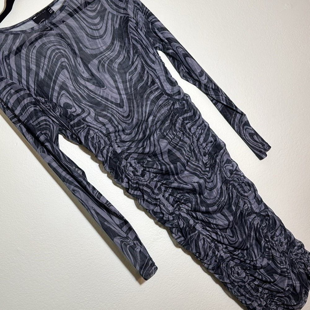 ASOS design curve 12 long sleeve dress with ruching in printed mesh - Picture 7 of 9